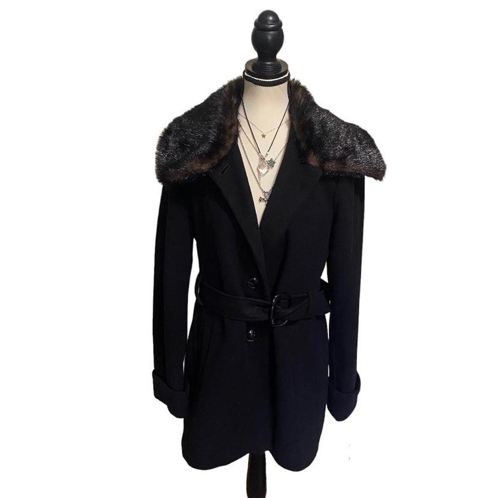 Anne Klein Black Wool Overcoat with Faux Fur Accents ⋆｡‧₊°♱༺𓆩❦︎𓆪༻♱༉‧₊˚.